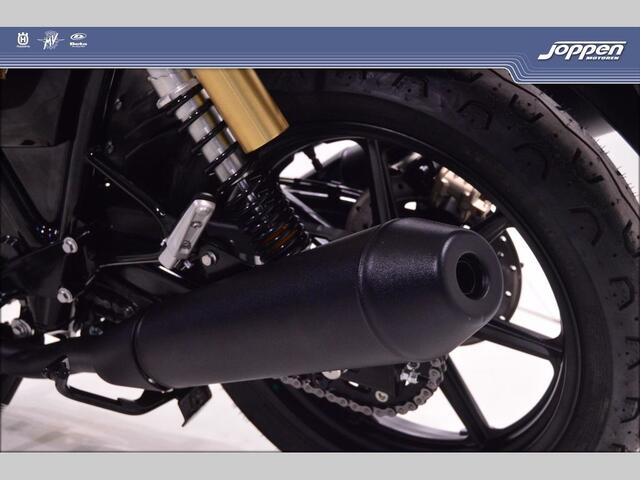 Royal Enfield Interceptor650 black edition