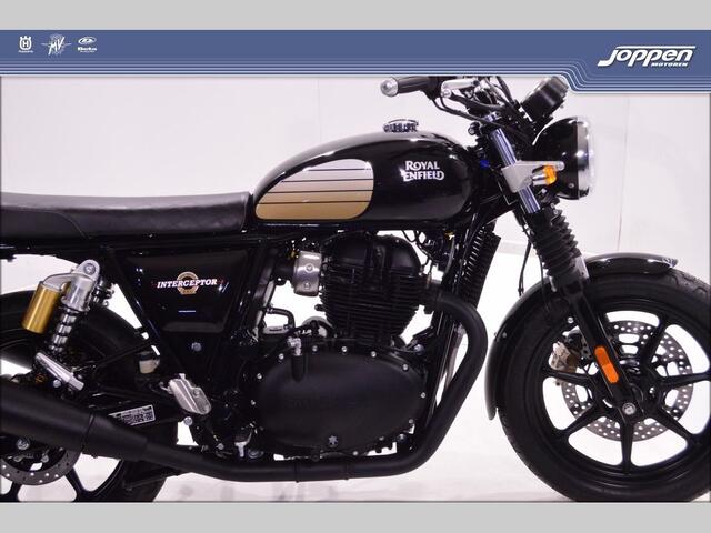 Royal Enfield Interceptor650 black edition