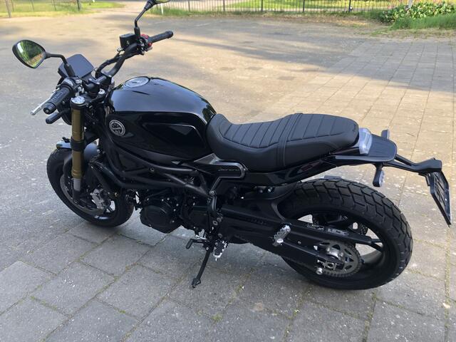 Benelli Leoncino 800 ABS