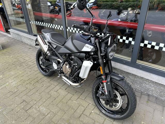 Husqvarna Svartpilen 801