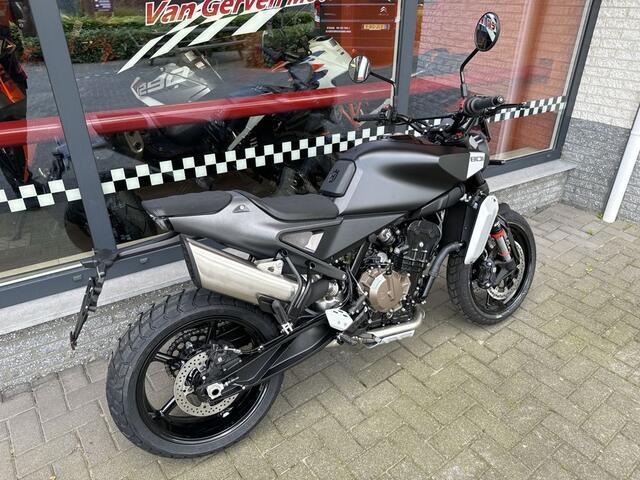 Husqvarna Svartpilen 801