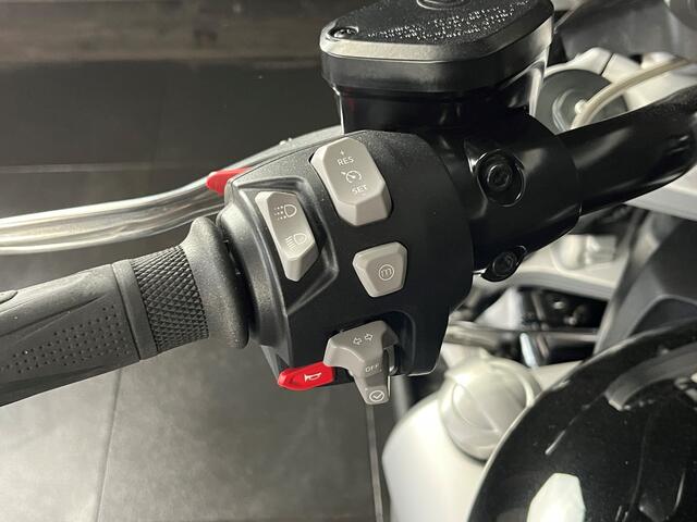 Triumph Rocket 3 R