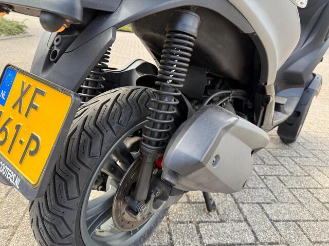 Piaggio Scooter 300 MP3 Yourban Vaste prijs niet