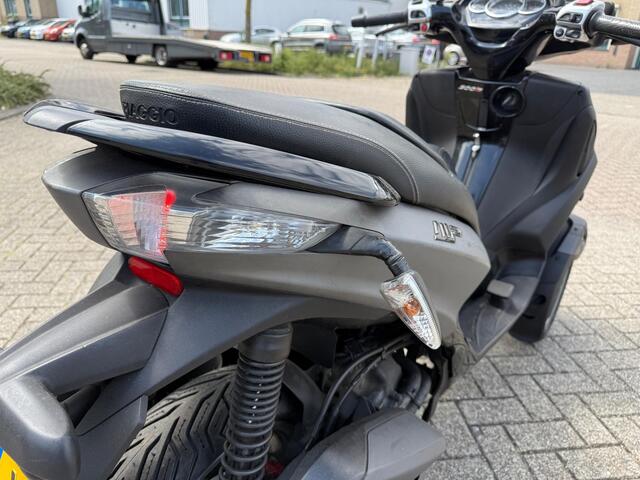 Piaggio Scooter 300 MP3 Yourban Vaste prijs niet