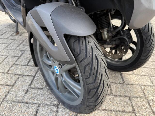 Piaggio Scooter 300 MP3 Yourban Vaste prijs niet