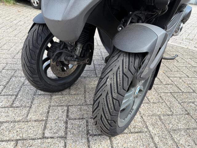 Piaggio Scooter 300 MP3 Yourban Vaste prijs niet
