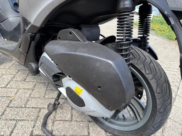 Piaggio Scooter 300 MP3 Yourban Vaste prijs niet