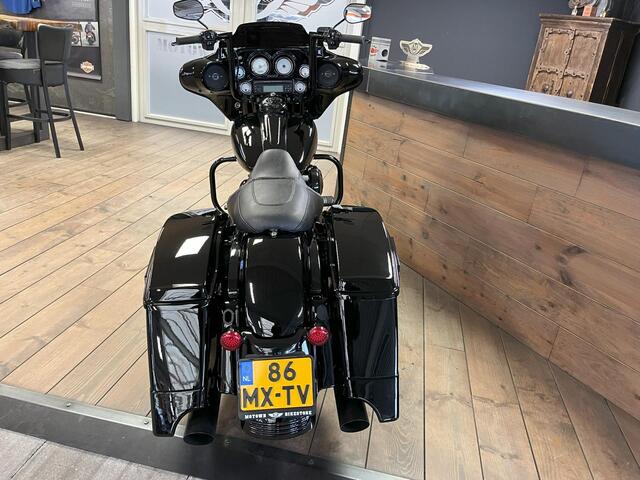 Harley Davidson Flhx 103Ci Streetglide Black Edition Van