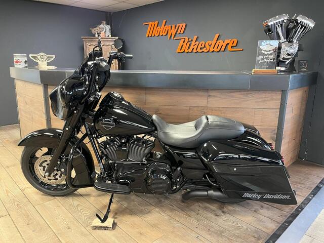 Harley Davidson Flhx 103Ci Streetglide Black Edition Van