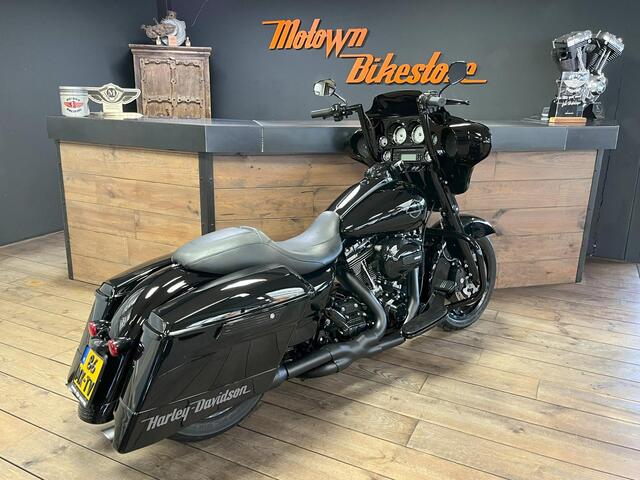 Harley Davidson Flhx 103Ci Streetglide Black Edition Van