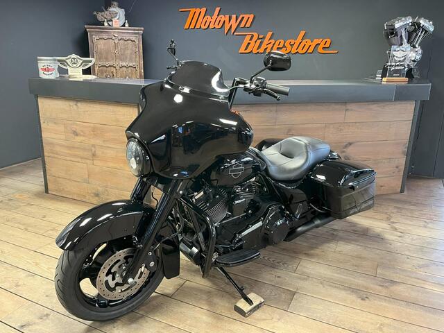 Harley Davidson Flhx 103Ci Streetglide Black Edition Van