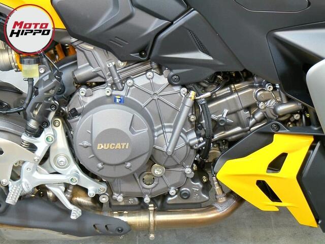Ducati Streetfighter V2 S