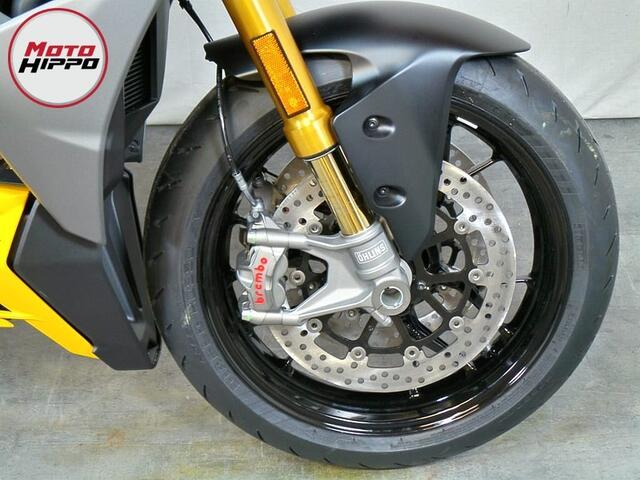 Ducati Streetfighter V2 S