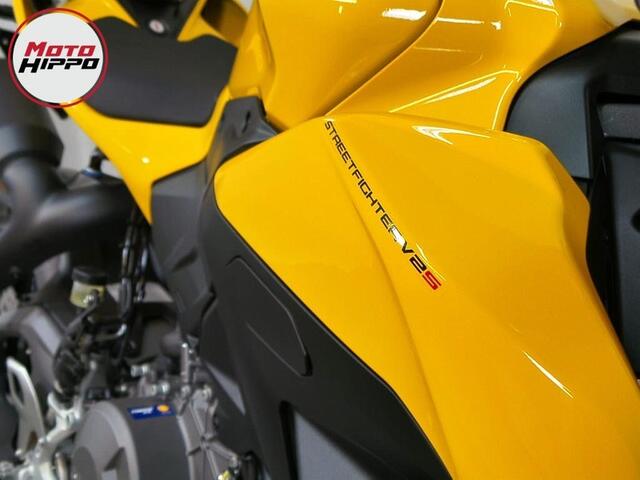 Ducati Streetfighter V2 S