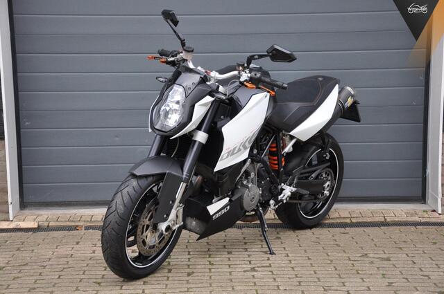 KTM 990 SuperDuke Zeer nette motor