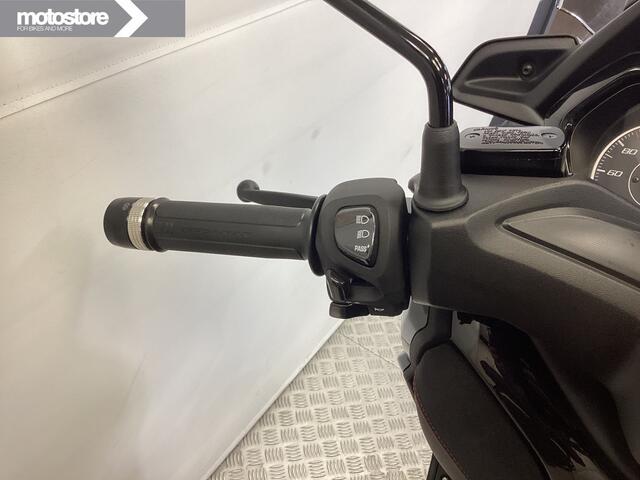 Yamaha X-MAX 300 TECH MAX