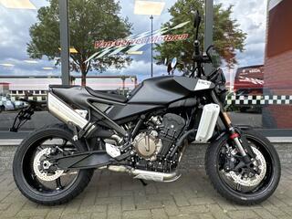 Husqvarna SVARTPILEN 801
