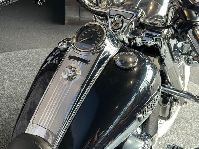 Harley Davidson Flhrci Road King Classic