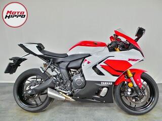 Yamaha R7