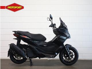 Aprilia SR GT 200