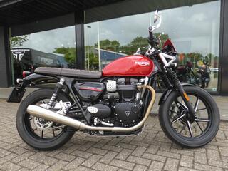 Triumph Street Twin 900 ABS met nog maar 741 km