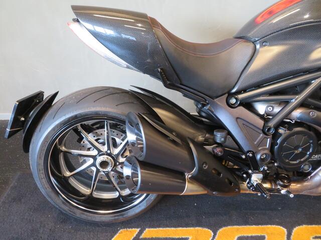 Ducati Diavel CARBON ZELDZAAM FRAAI