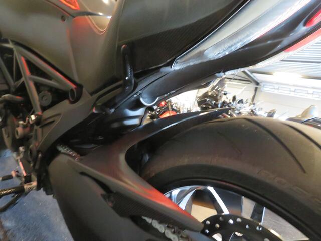 Ducati Diavel CARBON ZELDZAAM FRAAI