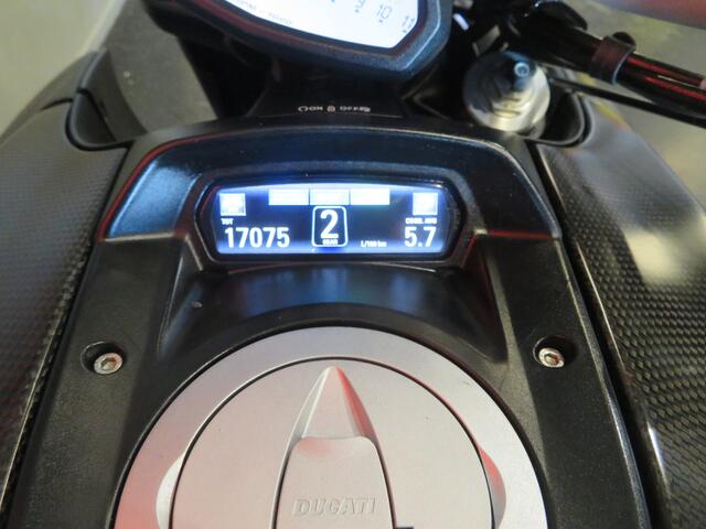 Ducati Diavel CARBON ZELDZAAM FRAAI