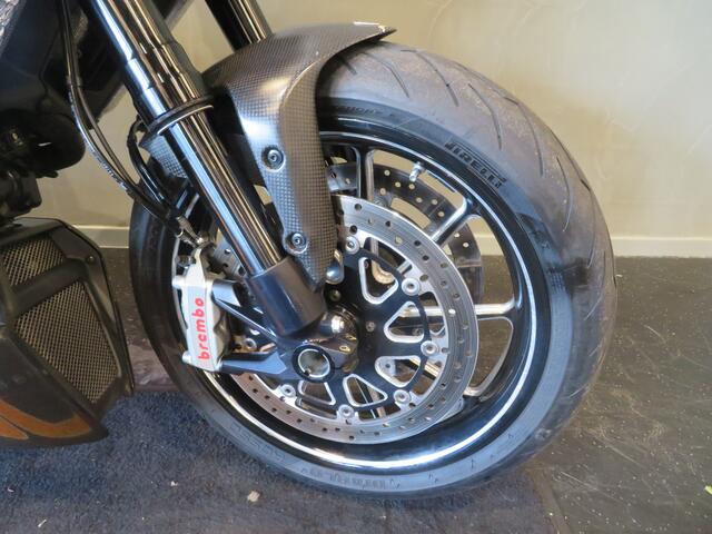 Ducati Diavel CARBON ZELDZAAM FRAAI