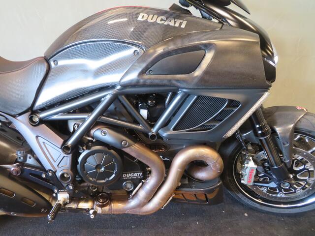 Ducati Diavel CARBON ZELDZAAM FRAAI