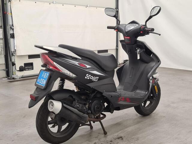 AGM Snorscooter R8,1de eigenaar
