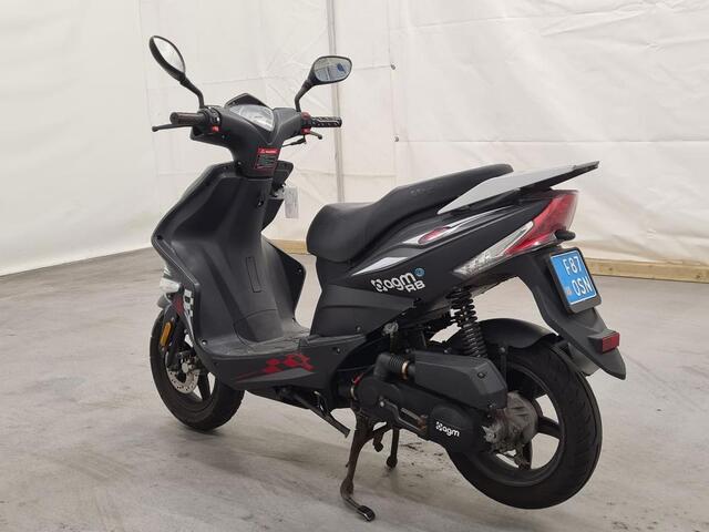 AGM Snorscooter R8,1de eigenaar