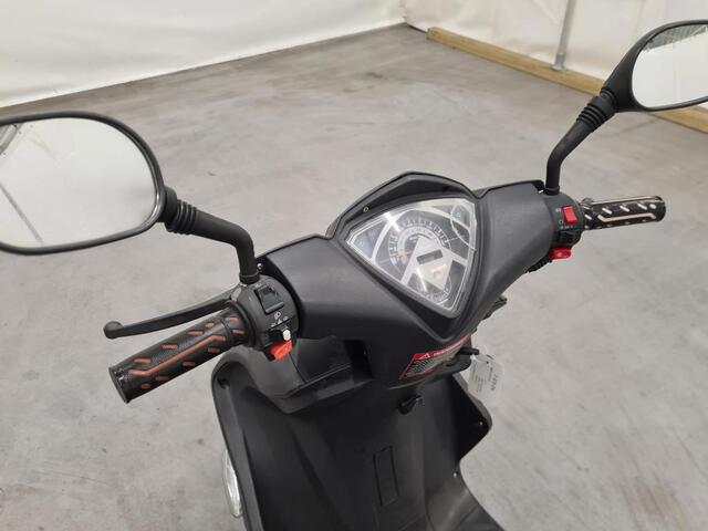 AGM Snorscooter R8,1de eigenaar