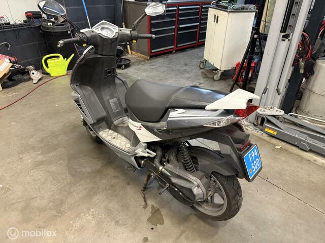 Peugeot Snorscooter Speedfight 3