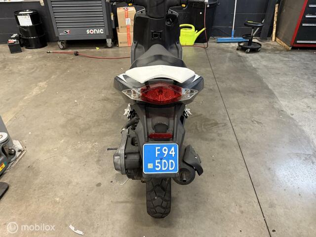 Peugeot Snorscooter Speedfight 3