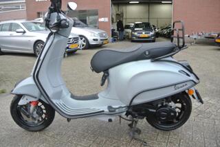 Vespa Snorscooter Sprint 50 custom 1e eigenaar